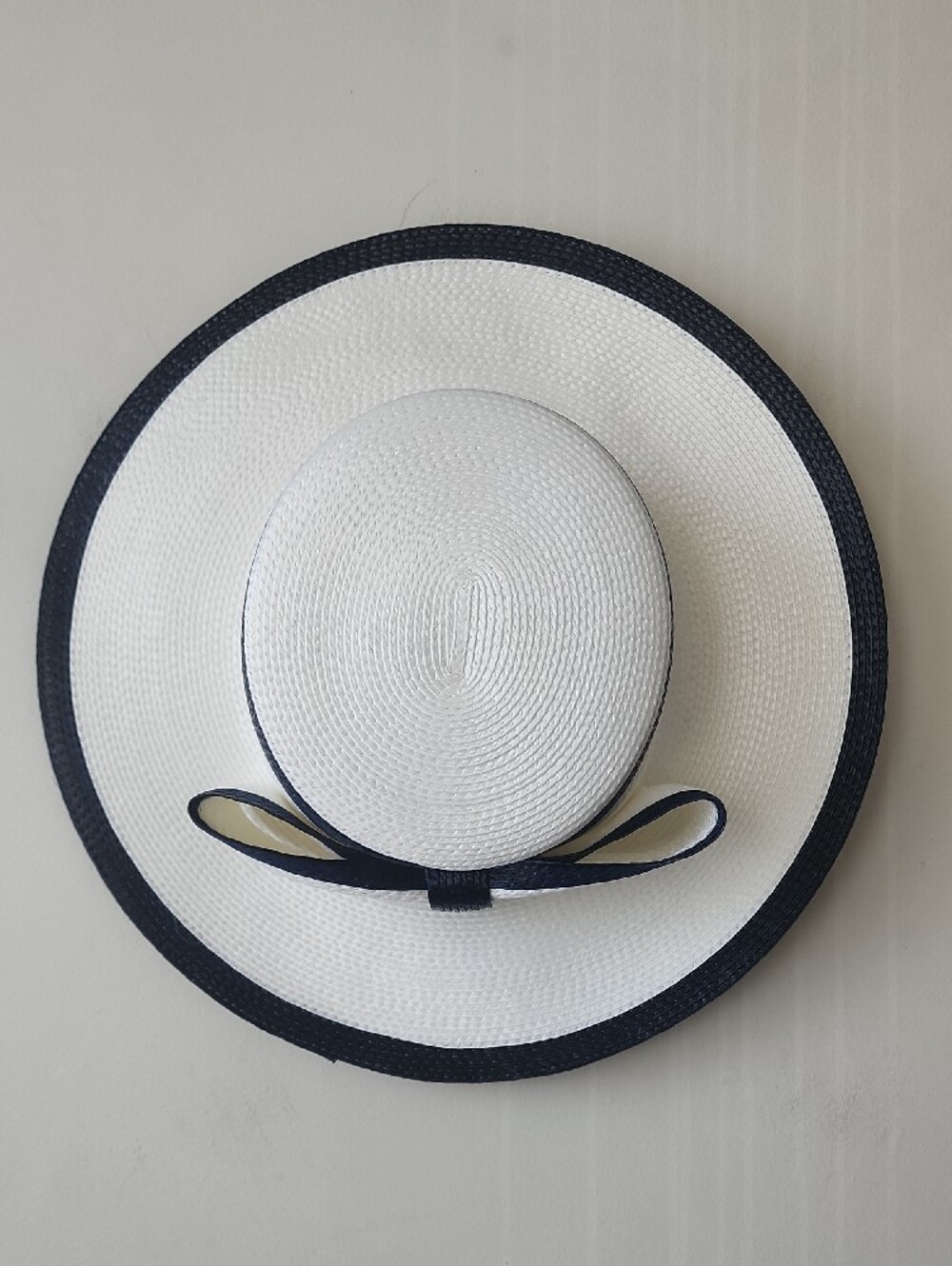 Classic White Straw Sun Hat with Black Trim and Bow. New Without Tag - Picture 2 of 14